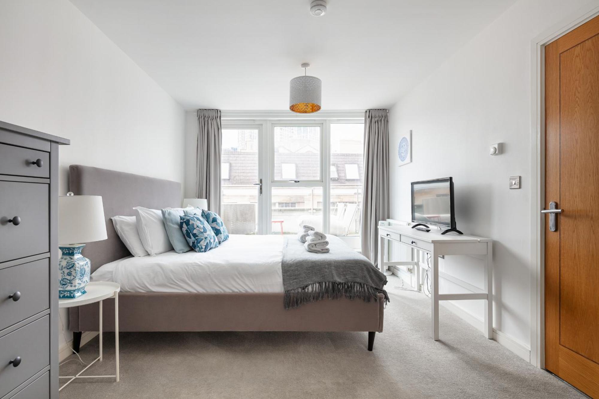 Apartment 2 Bed 2 Bath Penthouse,terrace,london Eye,sleeps 6 *